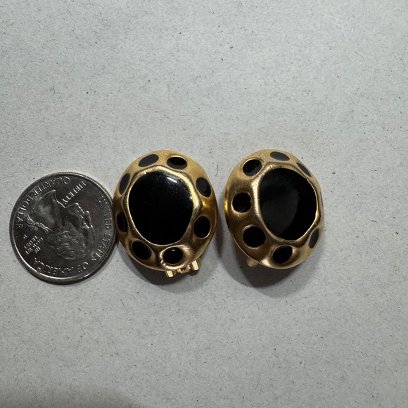 Vintage Erwin Pearl Clip-On Earrings – Black & Gold Dome Design - Picture 2 of 7